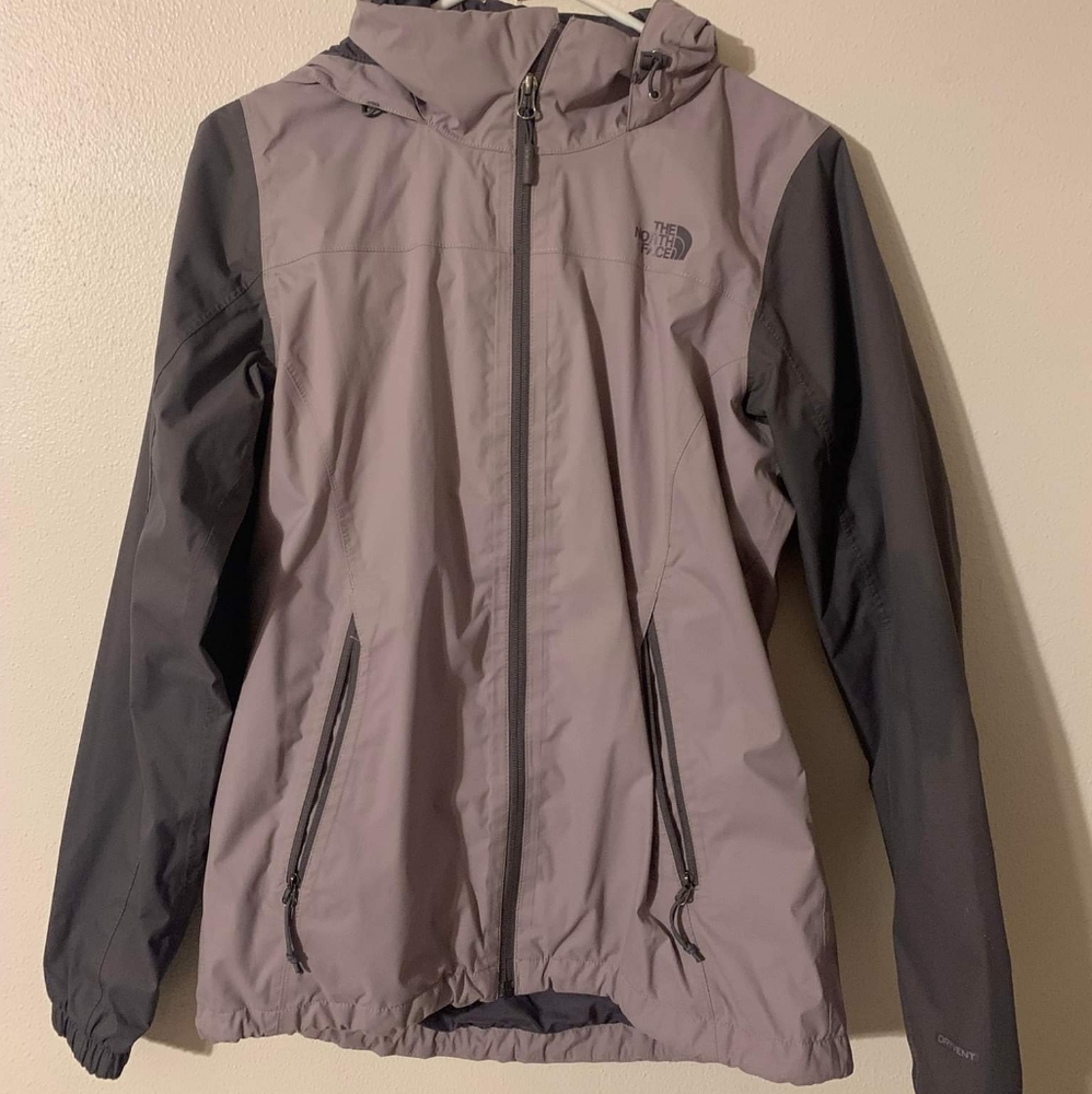 Women's North Face jacket - size medium